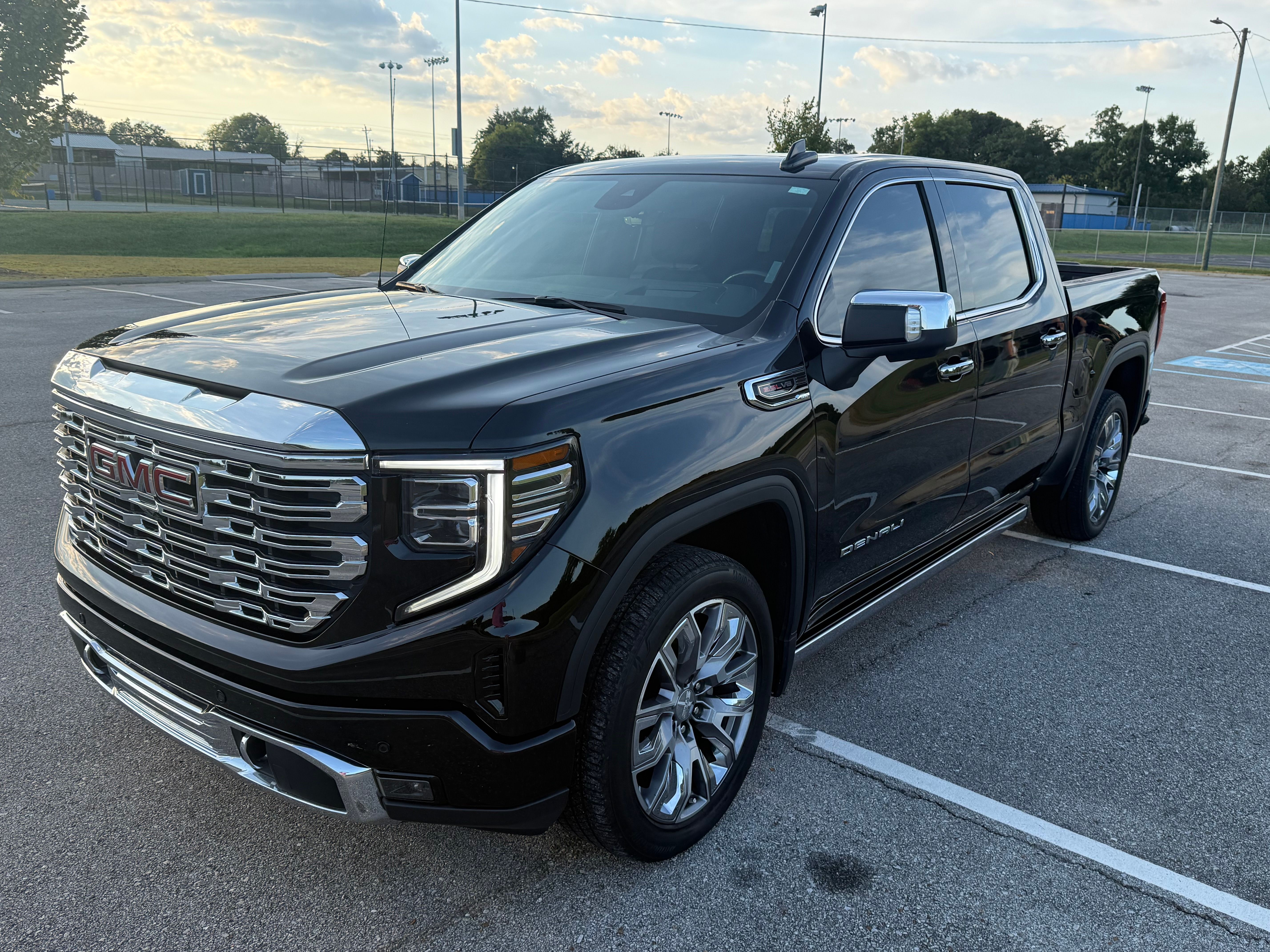 Used 2024 GMC Sierra 1500 Denali AWD/4WD image 2