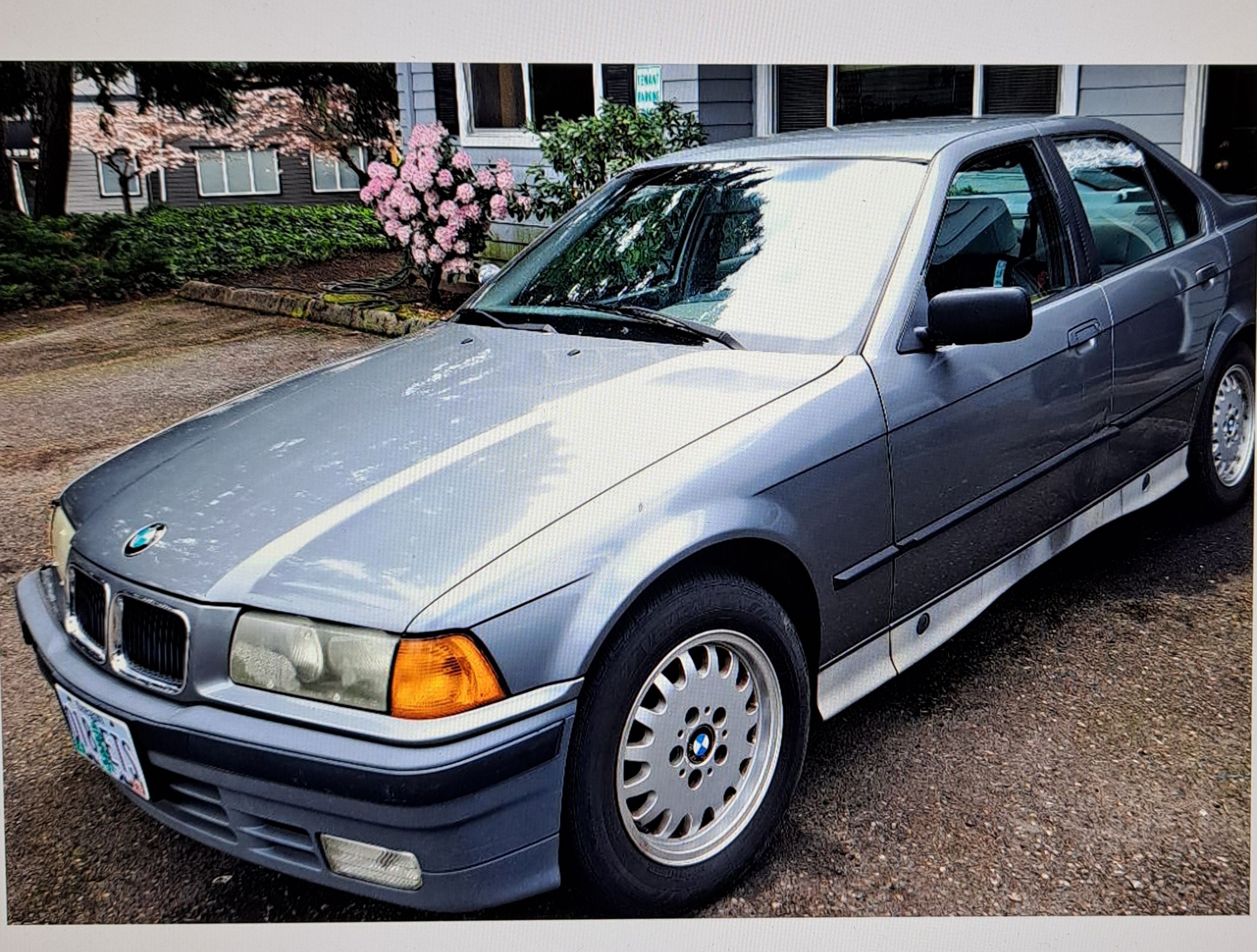 Used 1992 BMW 325i Sedan RWD image 1