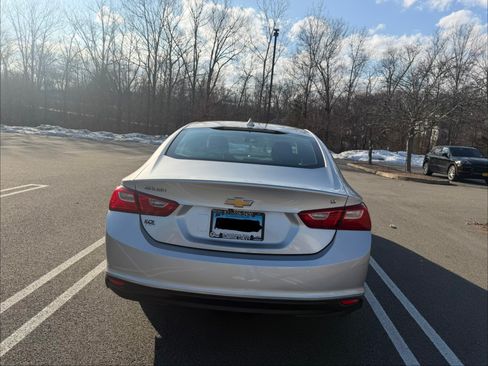 Used 2016 Chevrolet Malibu LT image 9