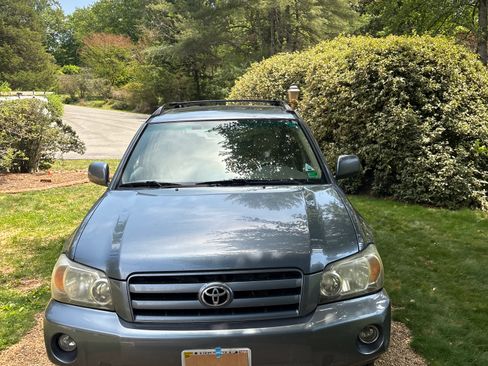 Used 2006 Toyota Highlander 4WD V6 w/ 3rd Row image 4