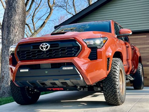 Used 2025 Toyota Tacoma TRD Sport image 4