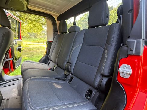Used 2024 Jeep Gladiator Sport AWD/4WD image 19