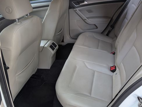 Used 2015 Volkswagen Golf TDI SE image 11
