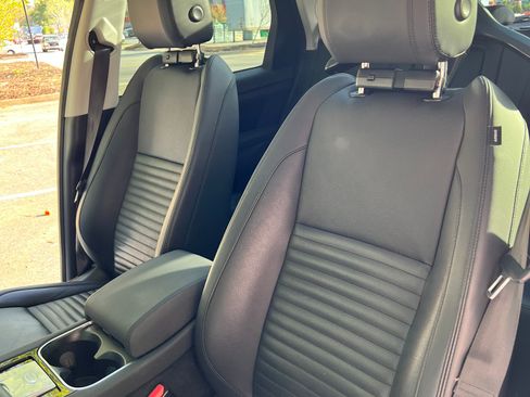 Used 2023 Land Rover Discovery Sport S image 19