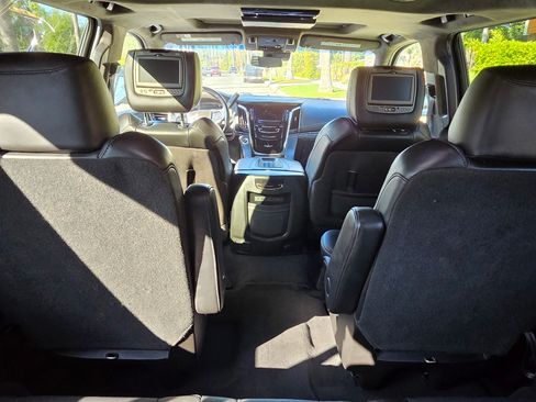 Used 2017 Cadillac Escalade ESV Platinum image 2