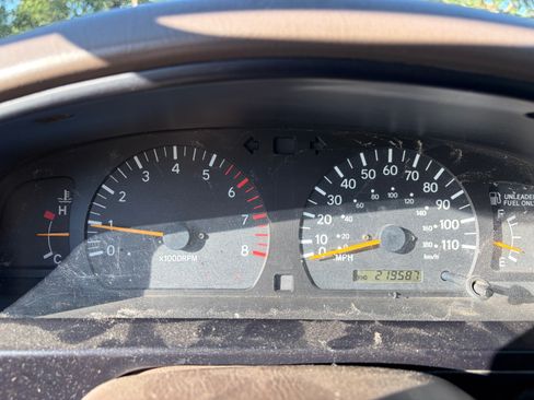 Used 2000 Toyota Tacoma PreRunner RWD image 11