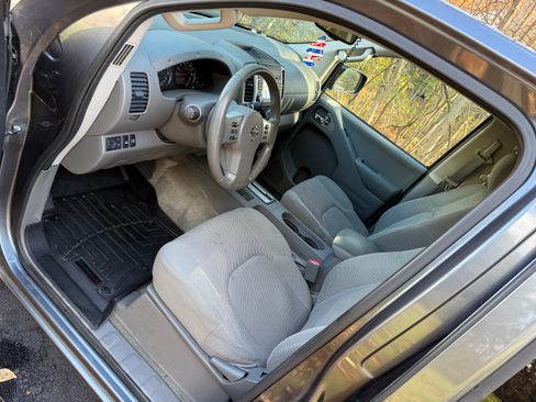Used 2016 Nissan Frontier SV w/ SV Value Truck Pkg image 9
