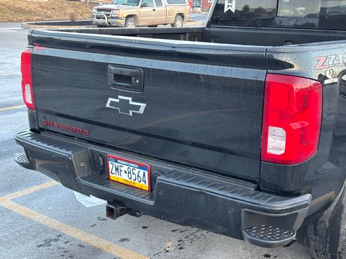 Used 2018 Chevrolet Silverado 1500 LTZ Z71 w/ Redline Edition image 8