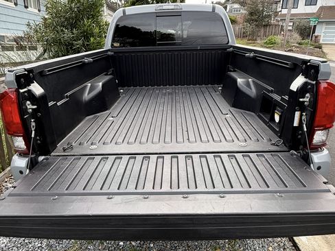 Used 2019 Toyota Tacoma TRD Off-Road w/ TRD Premium Off Road Package image 6