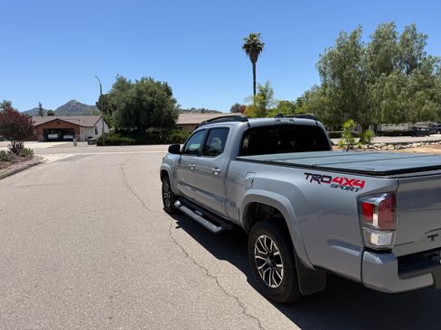 Used 2021 Toyota Tacoma TRD Sport AWD/4WD image 4