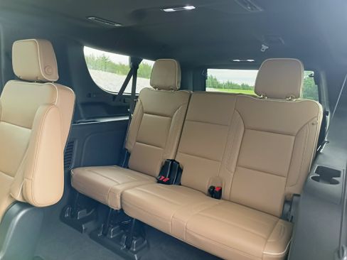 Used 2021 Chevrolet Suburban Premier AWD/4WD image 21