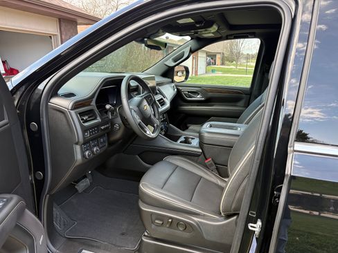 Used 2024 Chevrolet Tahoe Premier w/ Premium Package image 11