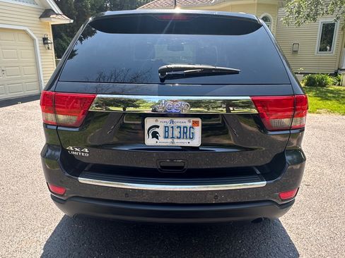 Used 2011 Jeep Grand Cherokee Limited AWD/4WD image 5