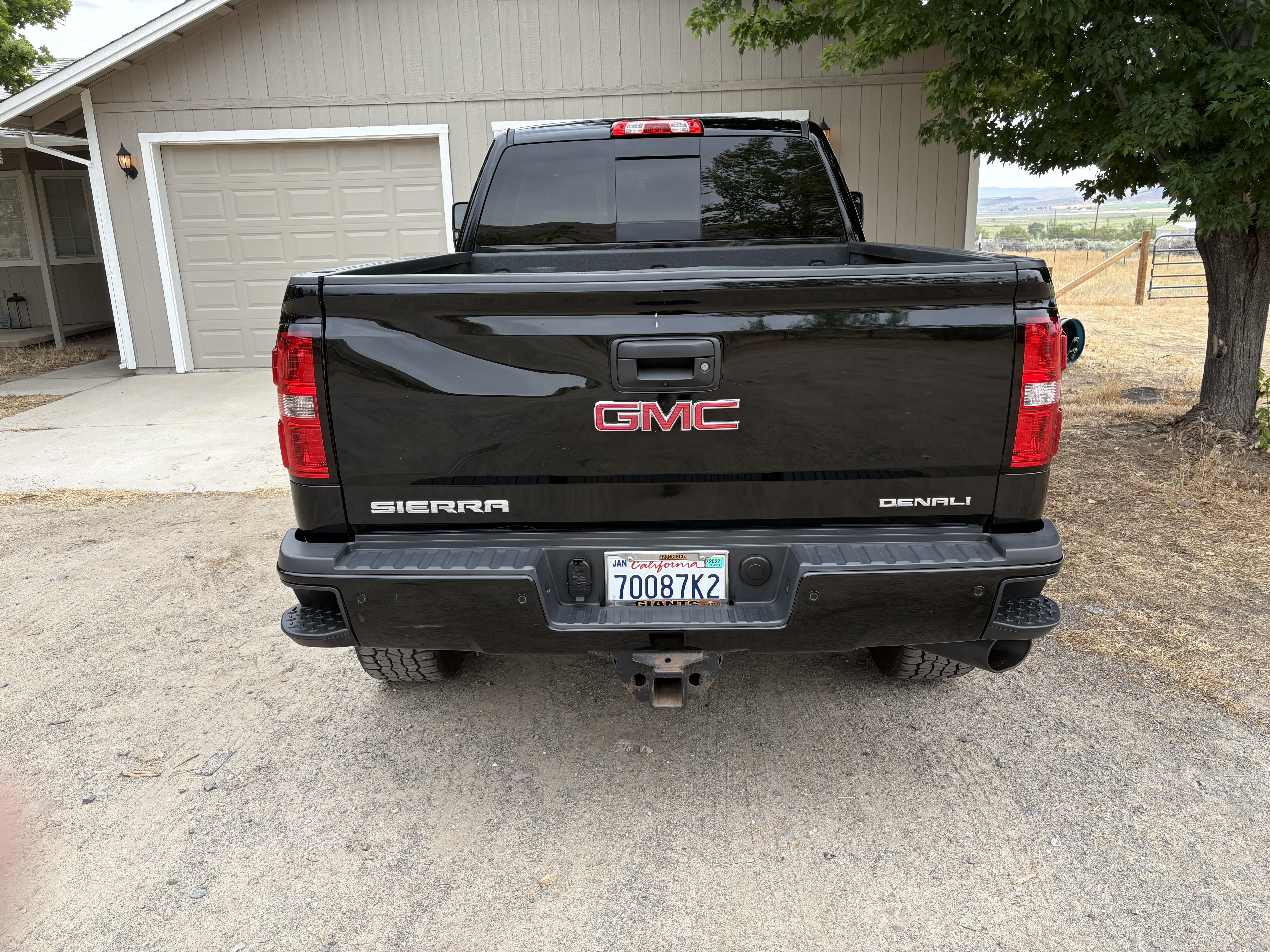 Used 2017 GMC Sierra 2500 Denali w/ Duramax Plus Package AWD/4WD image 9