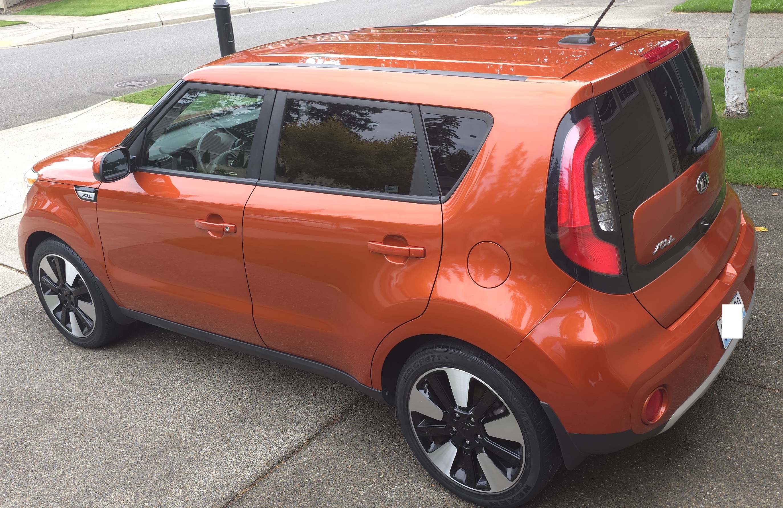 Used 2018 Kia Soul + FWD image 4