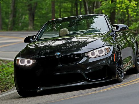 Used 2015 BMW M4 Convertible image 9