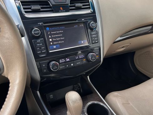 Used 2015 Nissan Altima 2.5 SL w/ Technology Package FWD image 12