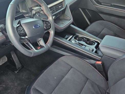 Used 2025 Ford Explorer ST image 6