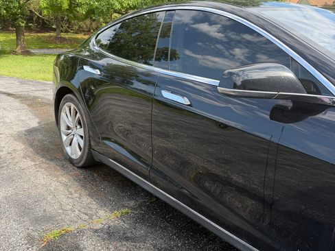 Used 2014 Tesla Model S 60 RWD image 1