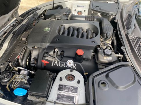 Used 2003 Jaguar XK8 Coupe image 10