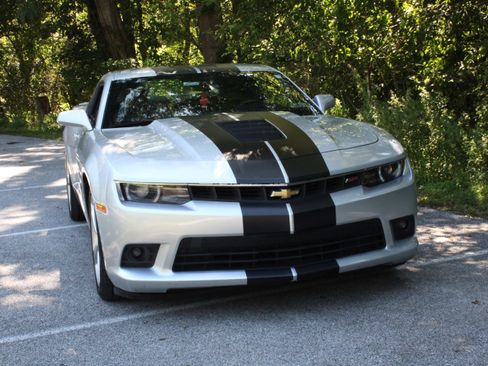 Used 2015 Chevrolet Camaro SS w/ RS Package RWD image 2