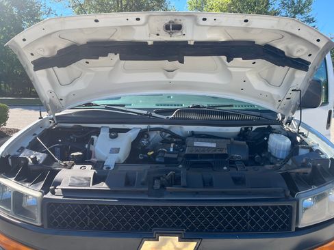 Used 2019 Chevrolet Express 3500 w/ Driver Convenience Package RWD image 20