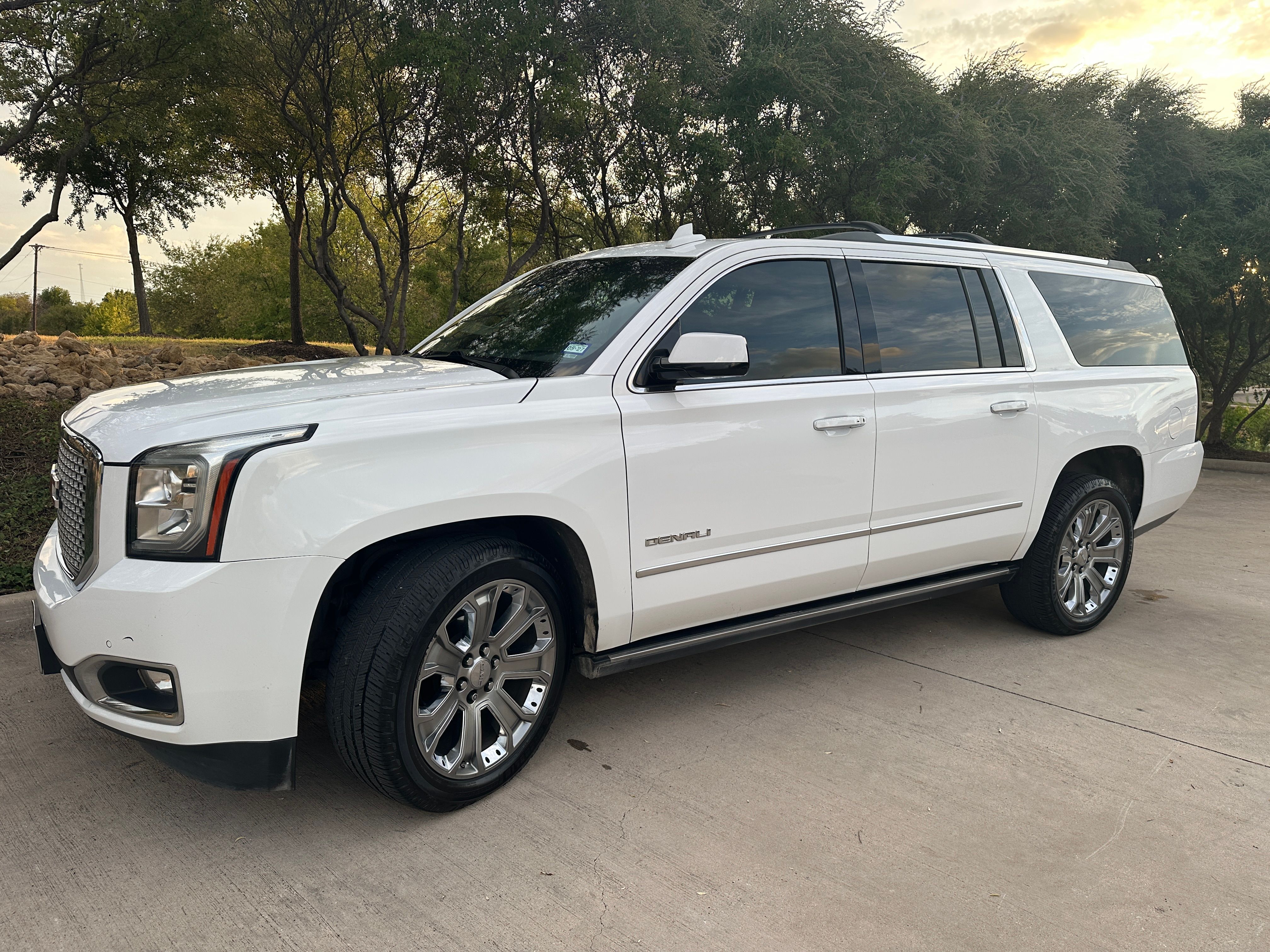 Used 2017 GMC Yukon XL Denali w/ Open Road Package AWD/4WD image 1
