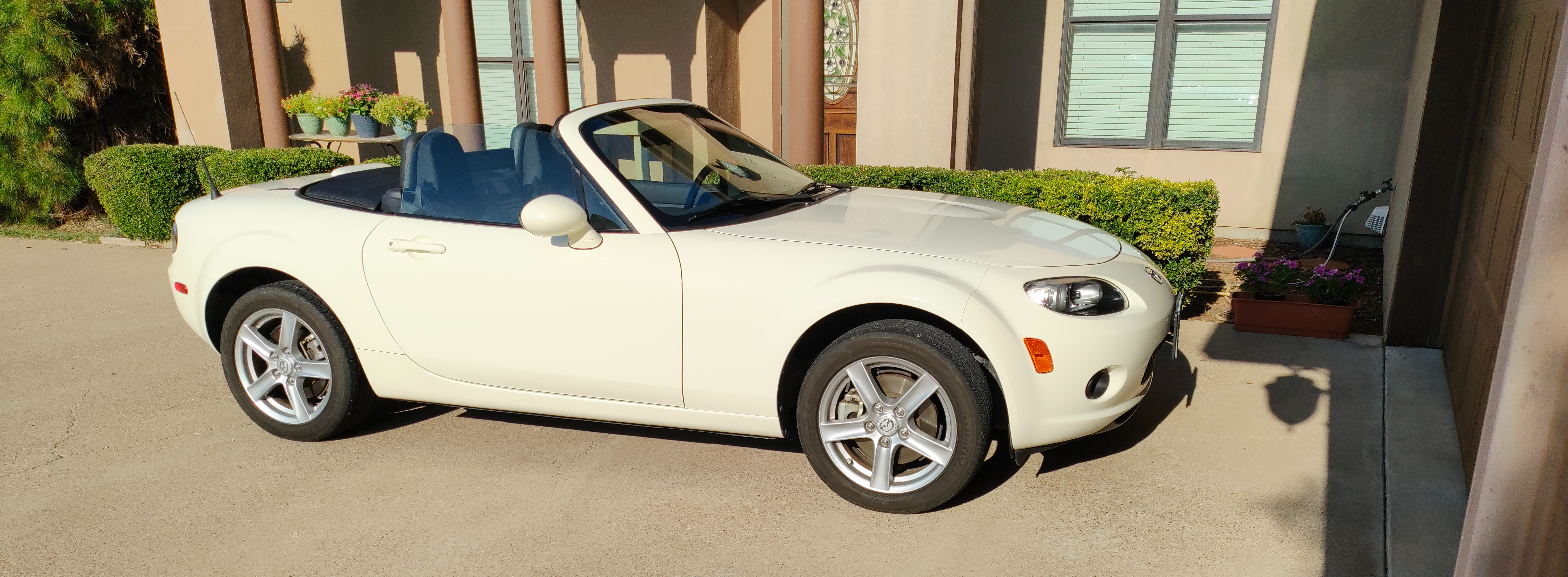 Used 2008 MAZDA MX-5 Miata Sport RWD image 12