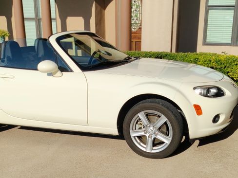 Used 2008 MAZDA MX-5 Miata Sport RWD image 12