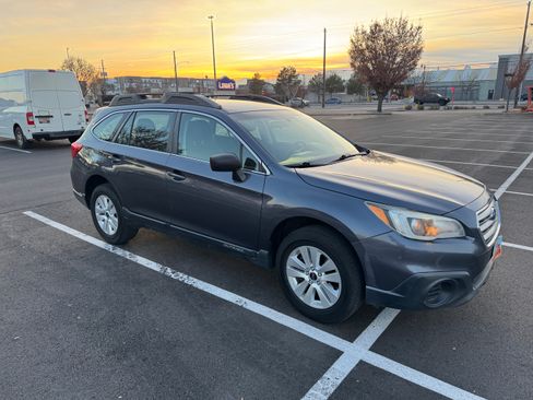 Used 2017 Subaru Outback 2.5i image 2