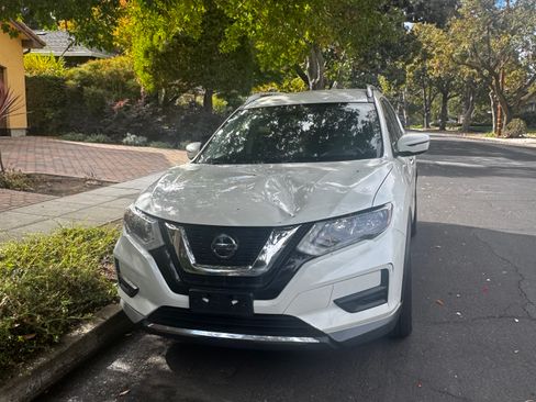 Used 2018 Nissan Rogue SV image 5