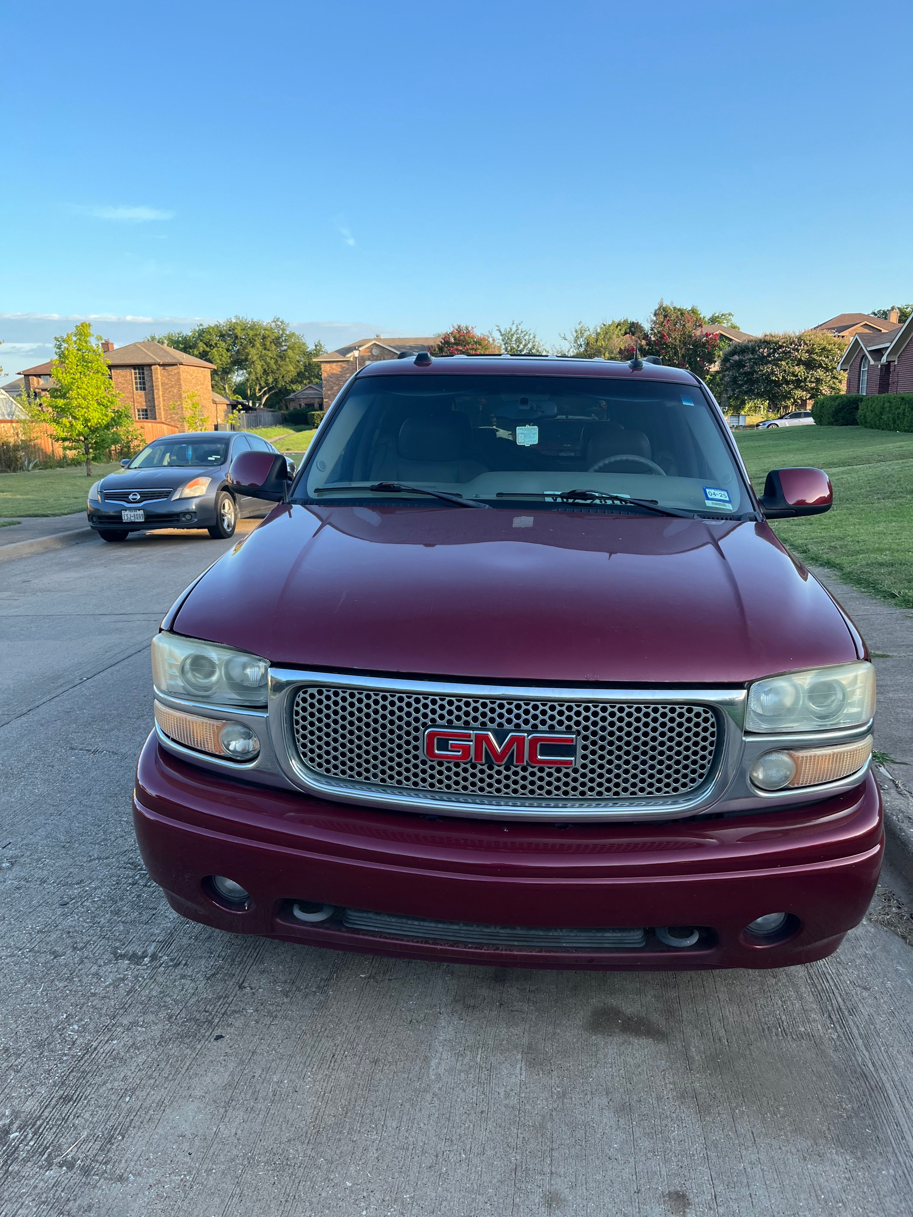 Used 2004 GMC Yukon Denali AWD/4WD image 1