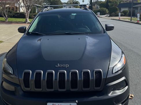 Used 2016 Jeep Cherokee Trailhawk w/ Leather Interior Group image 1
