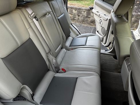 Used 2007 Jeep Commander Limited w/ Trailer Tow Group IV image 19