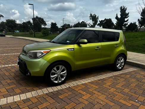 Used 2016 Kia Soul + FWD image 4