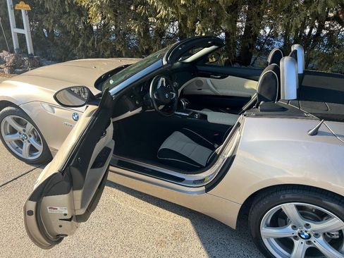 Used 2013 BMW Z4 sDrive28i image 6