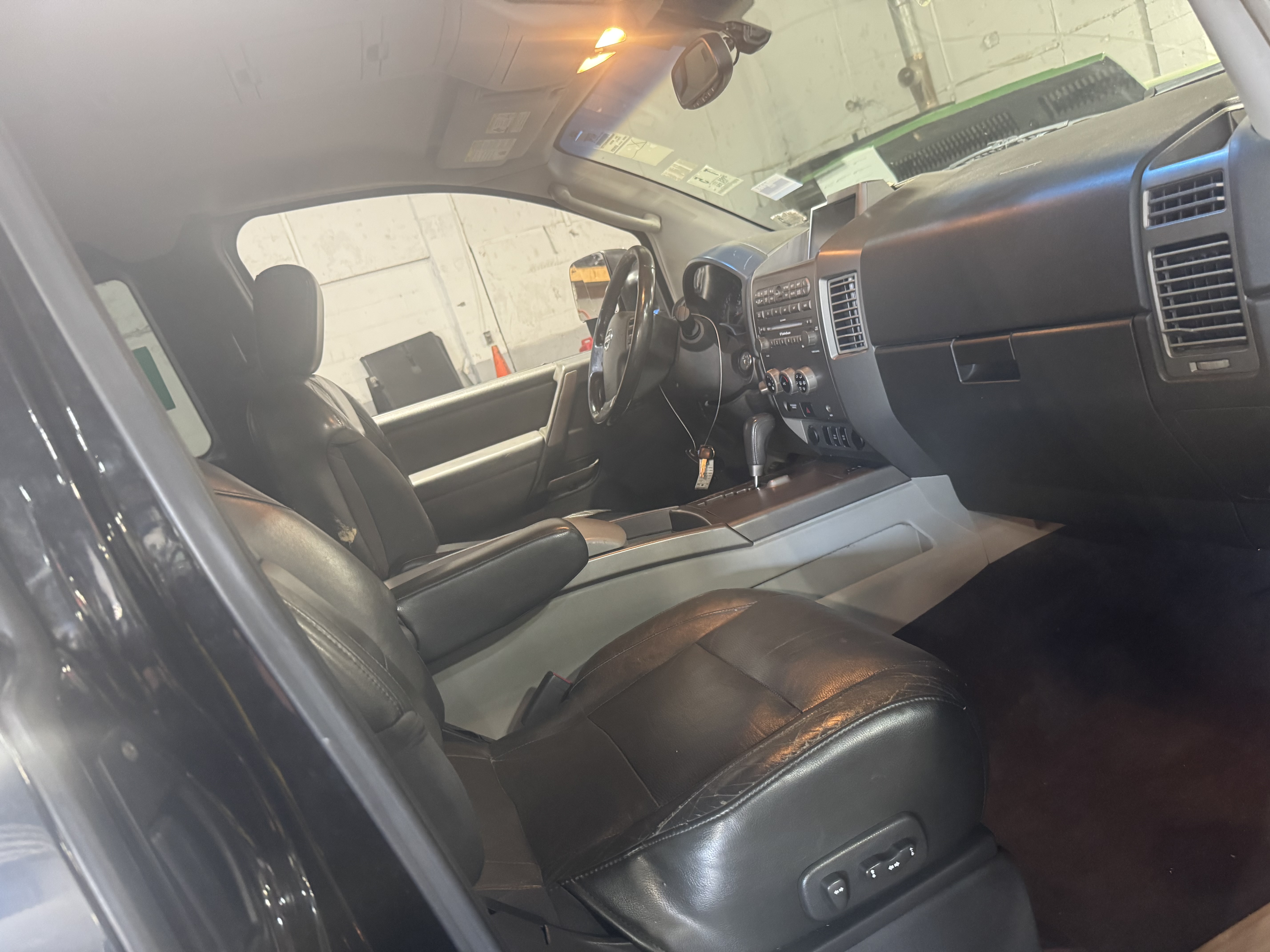 Used 2004 Nissan Titan LE w/ (NAV) Nissan Navigation Pkg AWD/4WD image 6