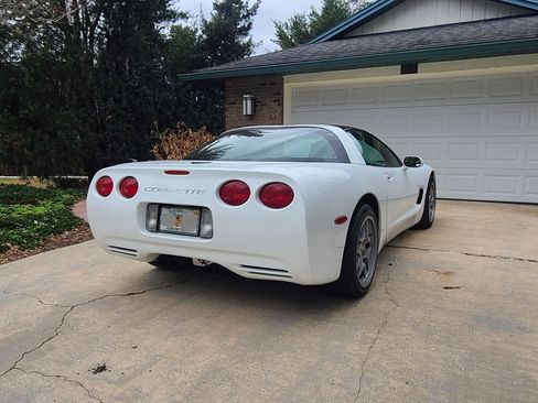 Used 1997 Chevrolet Corvette Coupe w/ Memory Pkg image 5