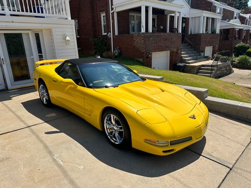 Used 2001 Chevrolet Corvette Convertible w/ Preferred Equipment Group2 image 4