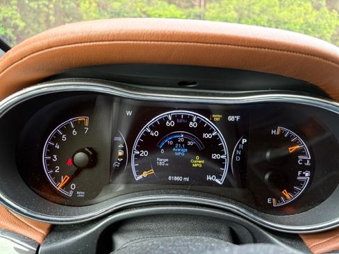 Used 2021 Jeep Grand Cherokee Overland AWD/4WD image 11