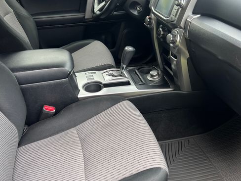 Used 2014 Toyota 4Runner SR5 image 5