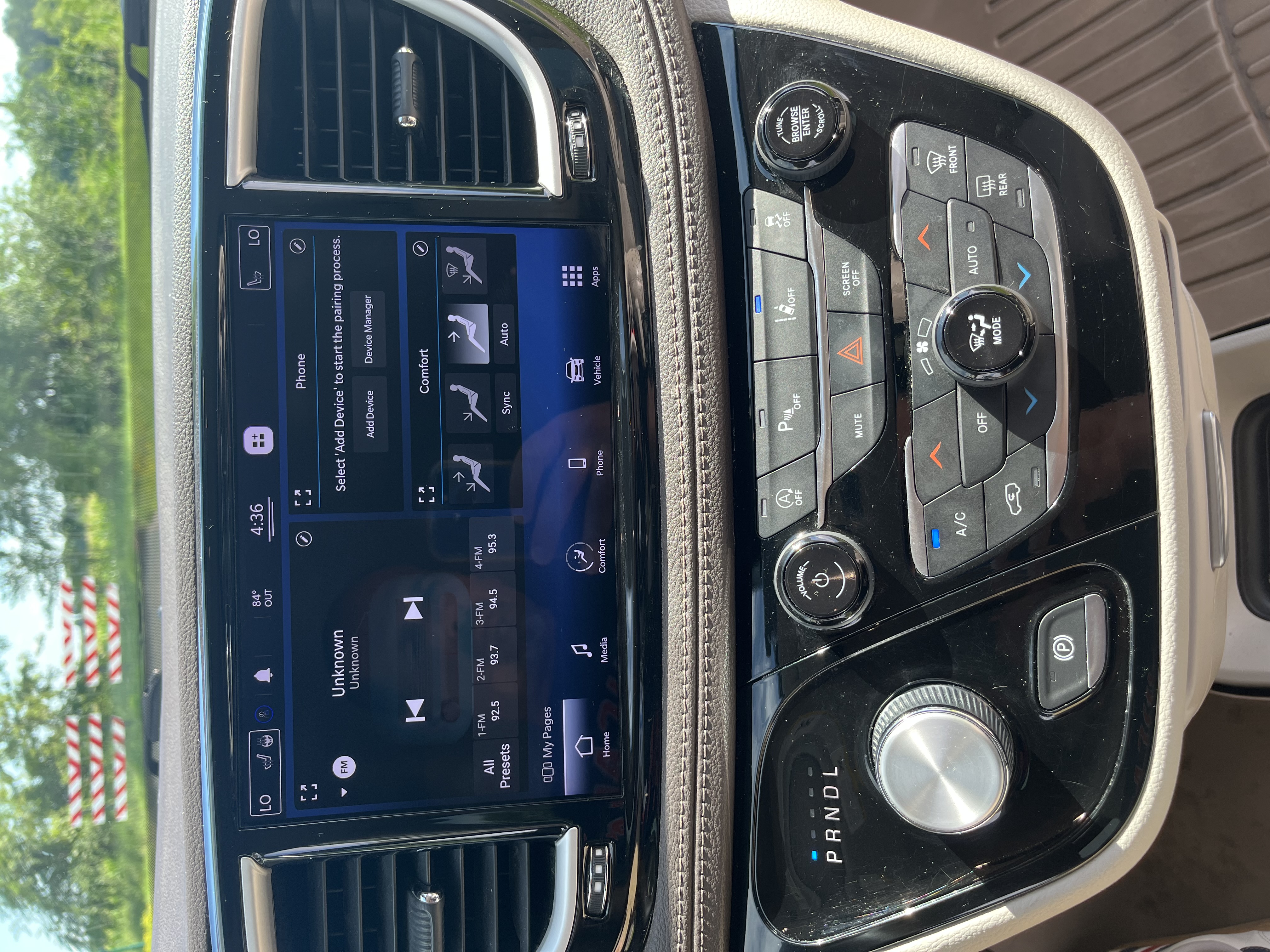 Used 2021 Chrysler Pacifica Touring-L w/ Uconnect Theater Family Group AWD/4WD image 5