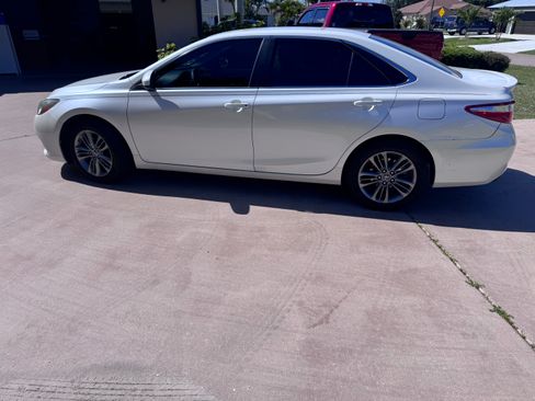 Used 2016 Toyota Camry SE FWD image 4
