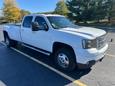 Used 2013 GMC Sierra 3500 Denali image 3