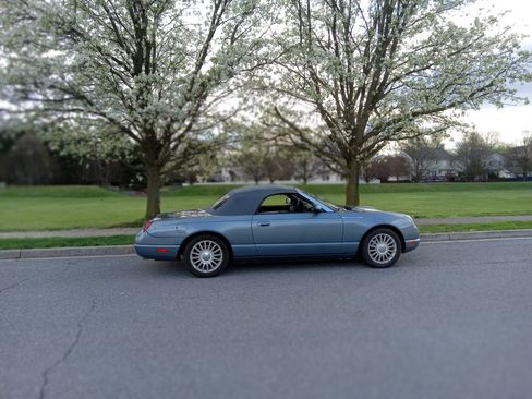 Used 2005 Ford Thunderbird RWD image 6