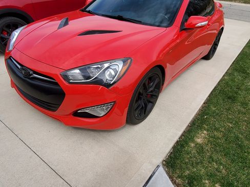 Used 2013 Hyundai Genesis 3.8 RWD image 8