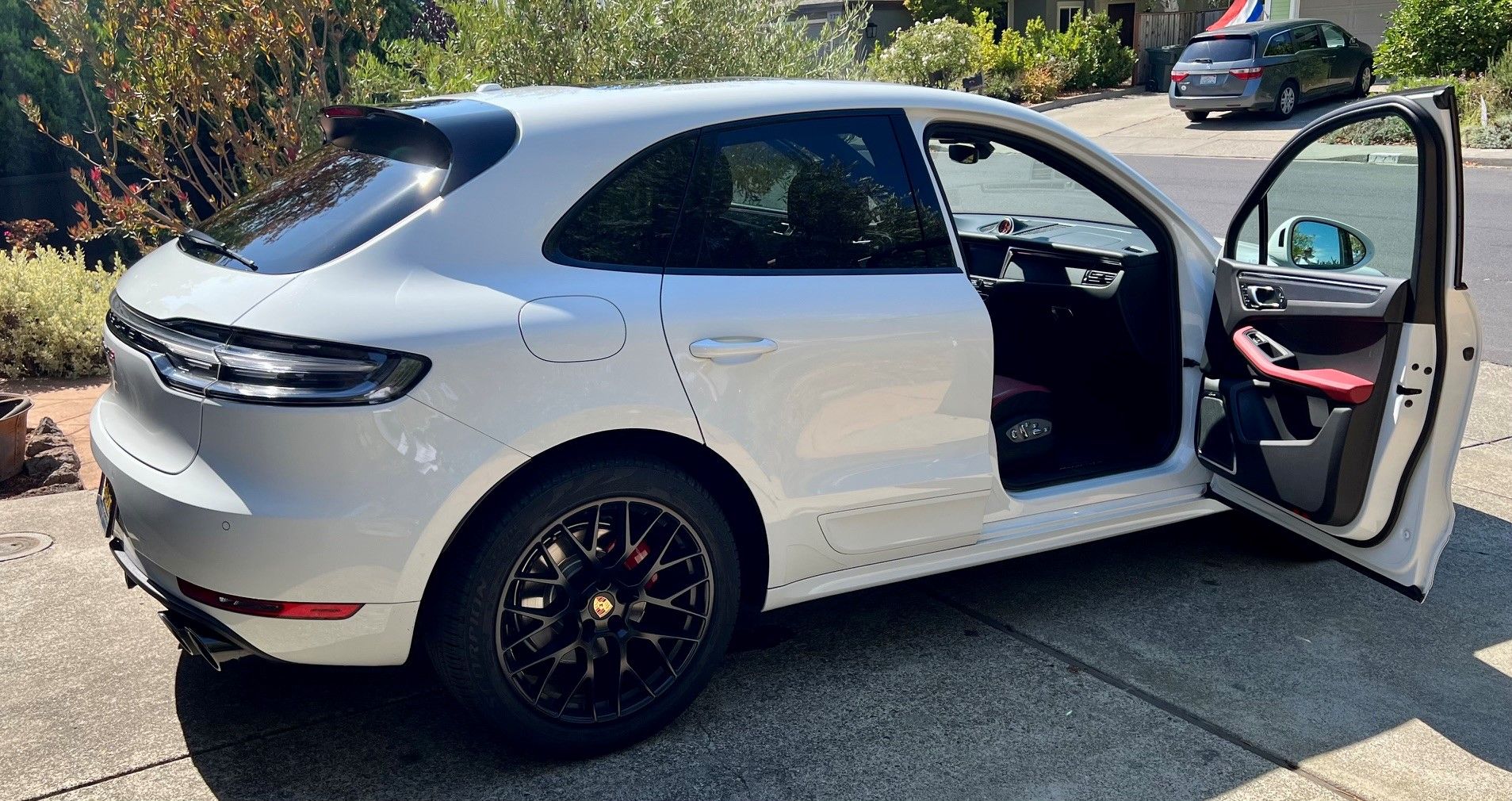 Used 2021 Porsche Macan GTS AWD/4WD image 2