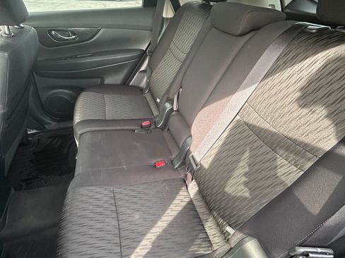 Used 2018 Nissan Rogue SV image 28