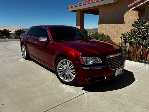 Used 2012 Chrysler 300 C w/ 19-Premium Speaker Group RWD image 2