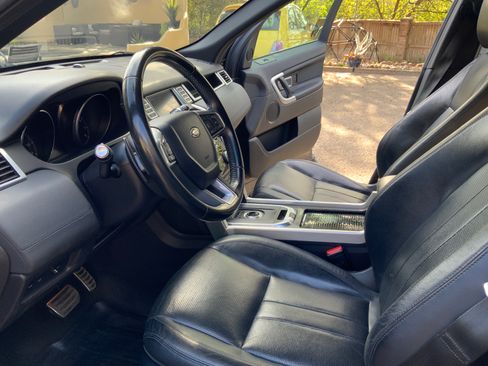 Used 2017 Land Rover Discovery Sport HSE image 12
